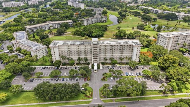3510 Oaks Way 703, Pompano Beach, FL 33069