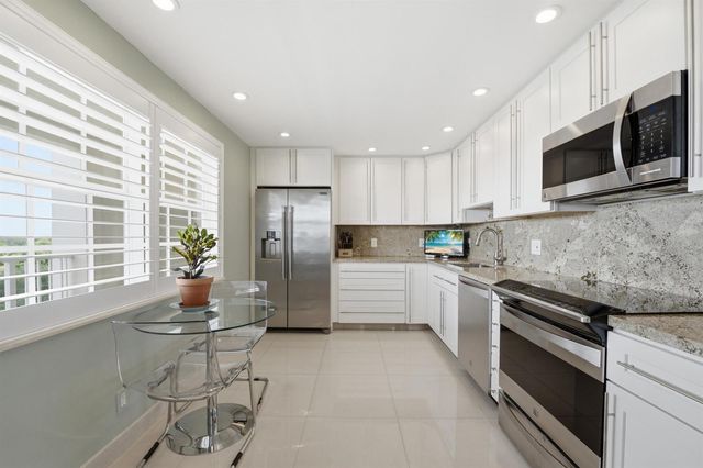 3510 Oaks Way 703, Pompano Beach, FL 33069