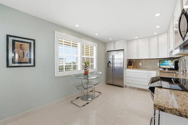 3510 Oaks Way 703, Pompano Beach, FL 33069