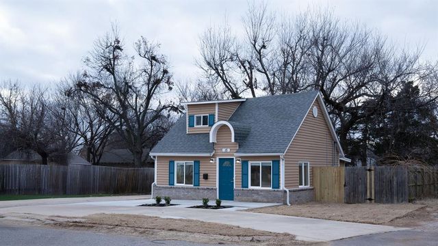 15 S Walnut Street, Edmond, OK 73003