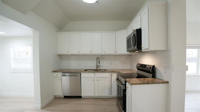 15 S Walnut Street, Edmond, OK 73003