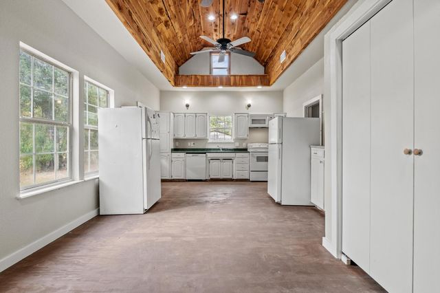 1008 W 10th Street, Bonham, TX 75418