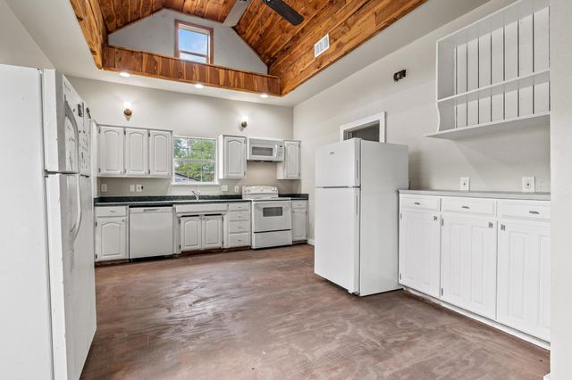 1008 W 10th Street, Bonham, TX 75418