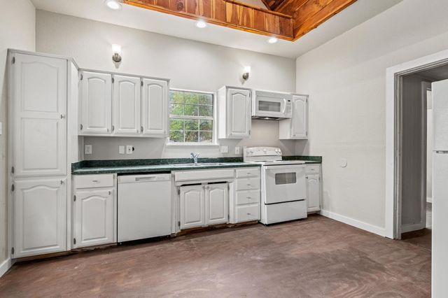 1008 W 10th Street, Bonham, TX 75418