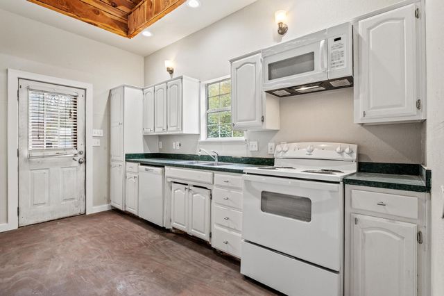 1008 W 10th Street, Bonham, TX 75418