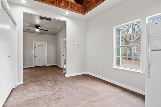 1008 W 10th Street, Bonham, TX 75418