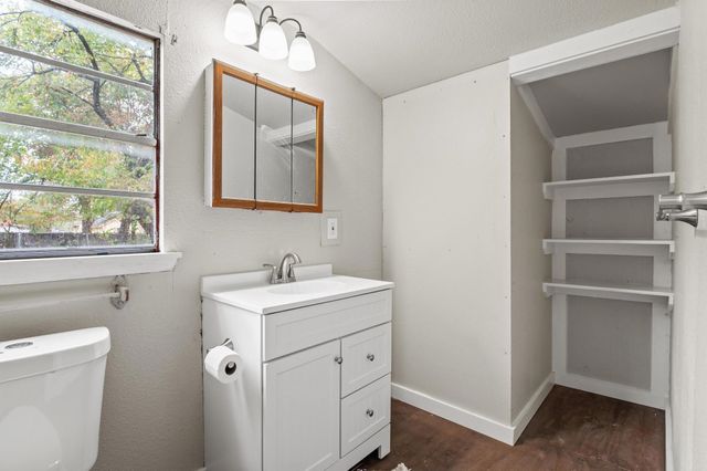 1008 W 10th Street, Bonham, TX 75418