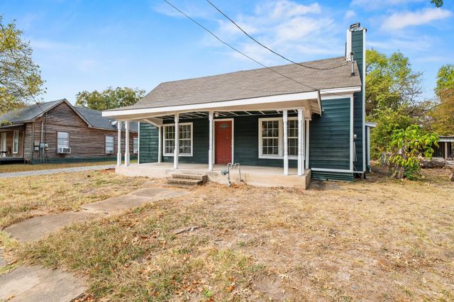 1008 W 10th Street, Bonham, TX 75418
