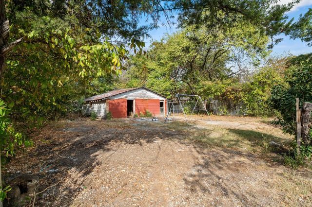 1008 W 10th Street, Bonham, TX 75418