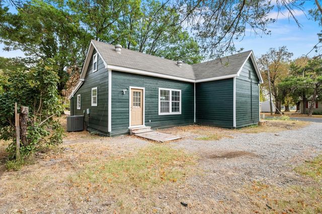 1008 W 10th Street, Bonham, TX 75418