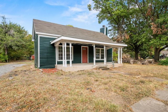 1008 W 10th Street, Bonham, TX 75418