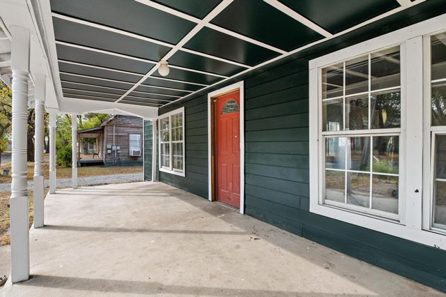 1008 W 10th Street, Bonham, TX 75418