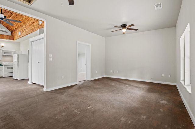 1008 W 10th Street, Bonham, TX 75418