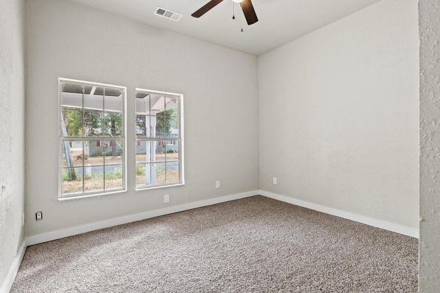 1008 W 10th Street, Bonham, TX 75418