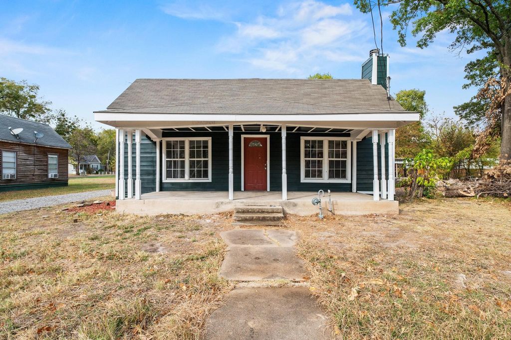 1008 W 10th Street, Bonham, TX 75418