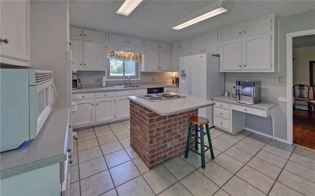 3341 Edgewood Circle, Gainesville, GA 30506