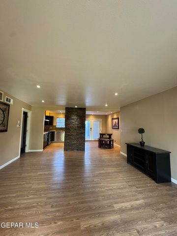 350 Thunderbird Drive 26, El Paso, TX 79912