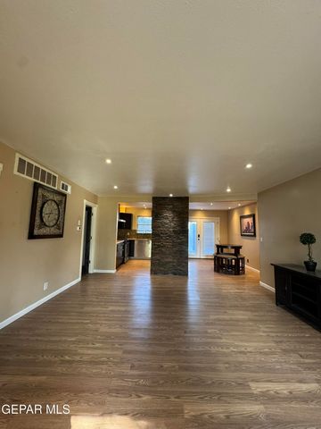 350 Thunderbird Drive 26, El Paso, TX 79912