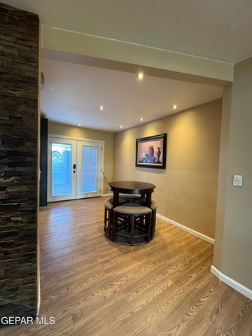 350 Thunderbird Drive 26, El Paso, TX 79912