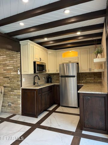 350 Thunderbird Drive 26, El Paso, TX 79912