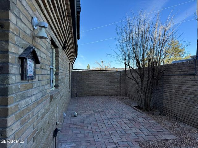 350 Thunderbird Drive 26, El Paso, TX 79912