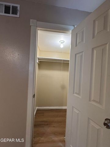 350 Thunderbird Drive 26, El Paso, TX 79912