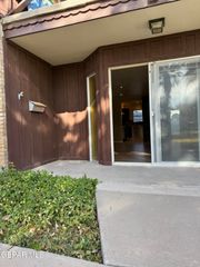 350 Thunderbird Drive 26, El Paso, TX 79912
