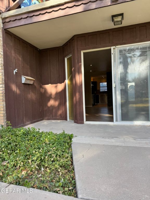 350 Thunderbird Drive 26, El Paso, TX 79912