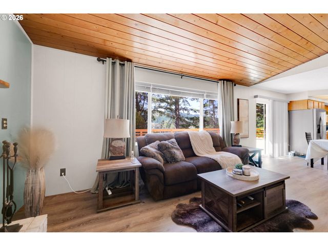 642 TERRACE Ln, Sutherlin, OR 97479