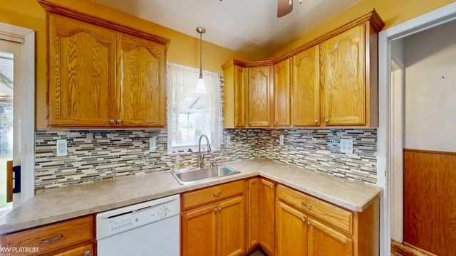 26155 Newport Avenue, Warren, MI 48089