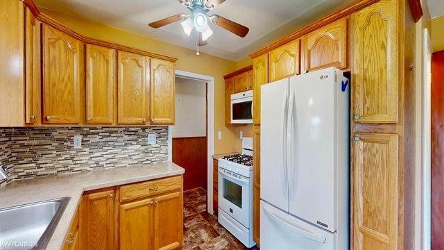 26155 Newport Avenue, Warren, MI 48089