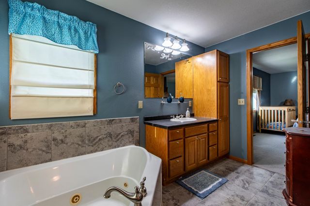 22842 530th Street, West Concord, MN 55985