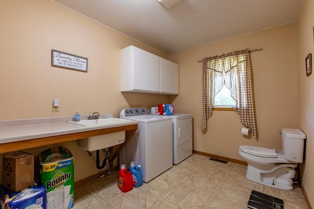 22842 530th Street, West Concord, MN 55985