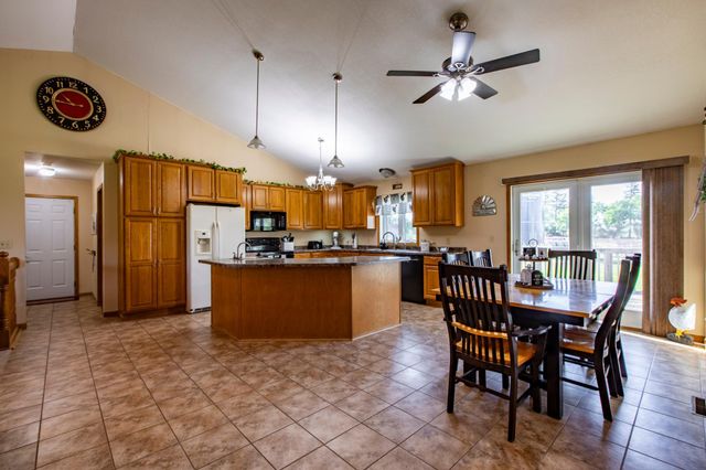 22842 530th Street, West Concord, MN 55985