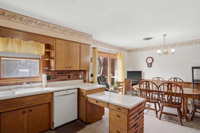 1260 E HIGH POINT LN, Columbia, MO 65203