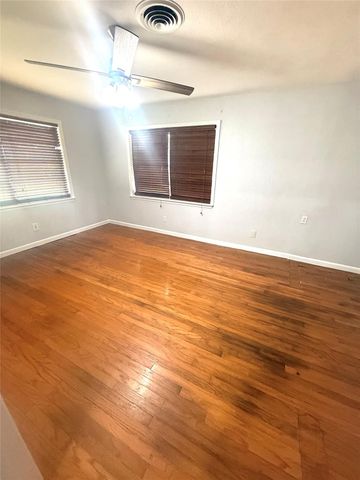 12 Willow Lane, Galveston, TX 77551