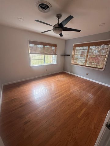 12 Willow Lane, Galveston, TX 77551