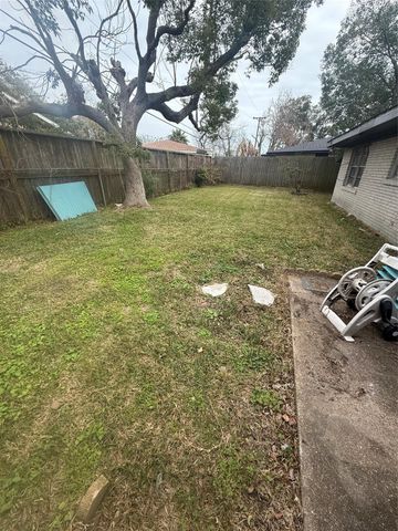 12 Willow Lane, Galveston, TX 77551