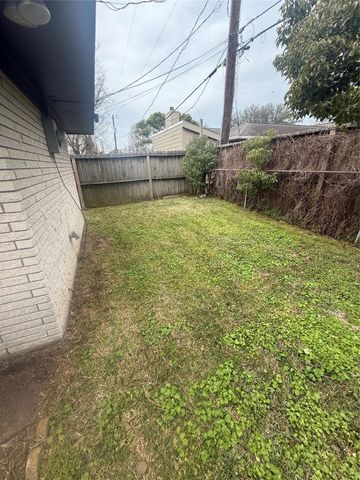 12 Willow Lane, Galveston, TX 77551