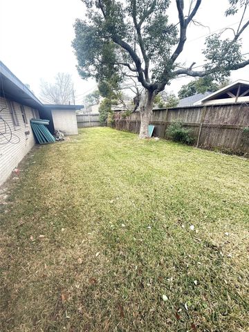 12 Willow Lane, Galveston, TX 77551