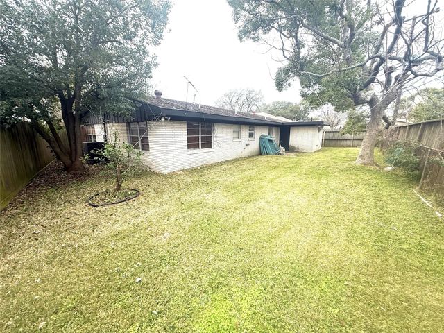 12 Willow Lane, Galveston, TX 77551