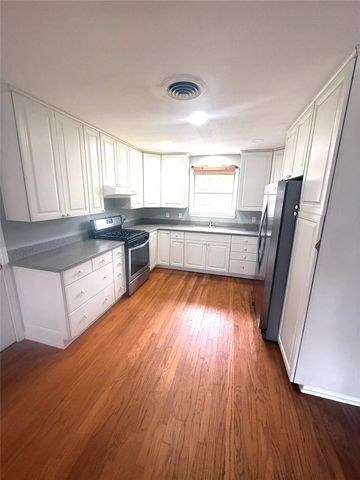 12 Willow Lane, Galveston, TX 77551