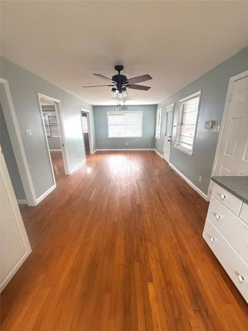 12 Willow Lane, Galveston, TX 77551