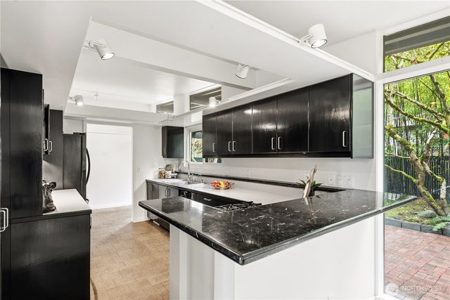 16 Wembley Lane, Mercer Island, WA 98040