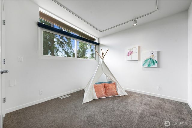 16 Wembley Lane, Mercer Island, WA 98040