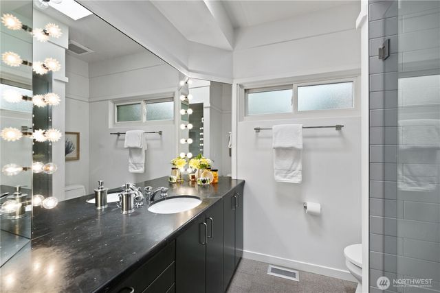 16 Wembley Lane, Mercer Island, WA 98040