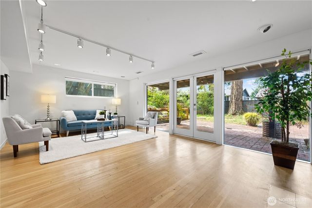 16 Wembley Lane, Mercer Island, WA 98040