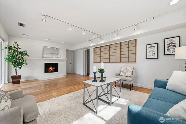 16 Wembley Lane, Mercer Island, WA 98040