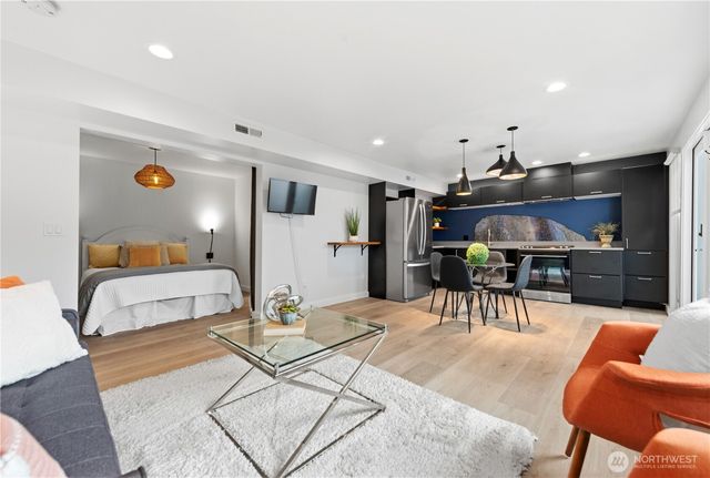 16 Wembley Lane, Mercer Island, WA 98040