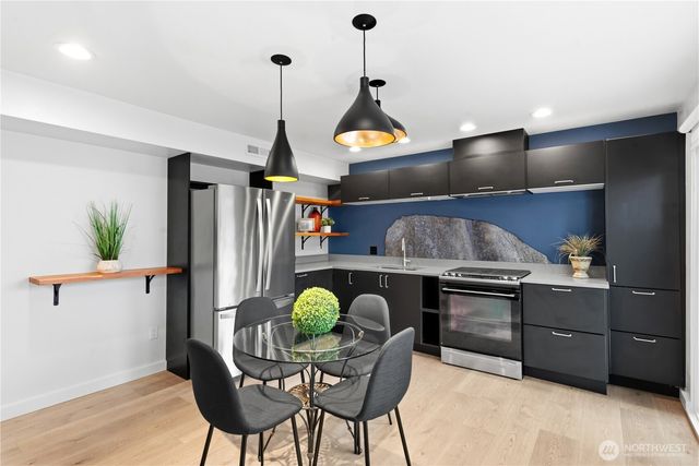 16 Wembley Lane, Mercer Island, WA 98040